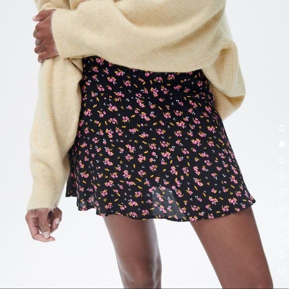 Zara Dresses & Skirts - ZARA High Waist Floral Skort Skirt XS